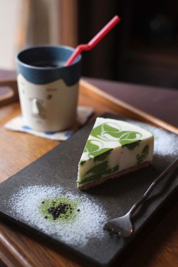 写真映え間違いなしの美しい抹茶レアチーズケーキ-ブログ